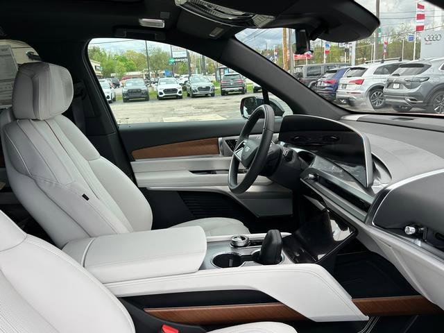 New 2026 Cadillac Vistiq Sport w/ LPO, Floor Liner Package image 25