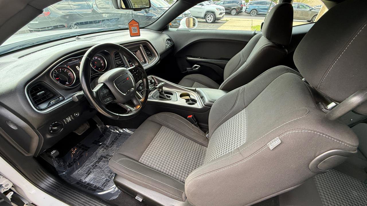 Used 2020 Dodge Challenger SXT RWD image 8