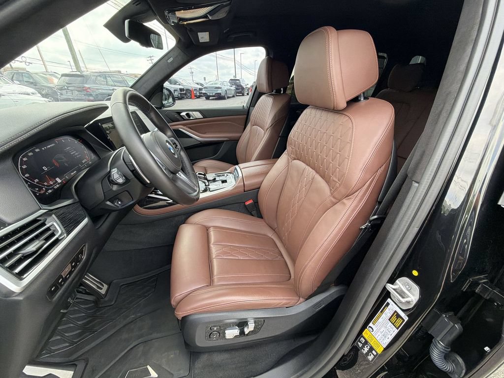 Used 2022 BMW X7 M50i w/ Cold Weather Package AWD/4WD image 19