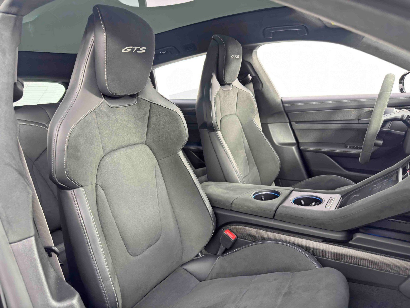 Used 2023 Porsche Taycan GTS AWD/4WD image 39