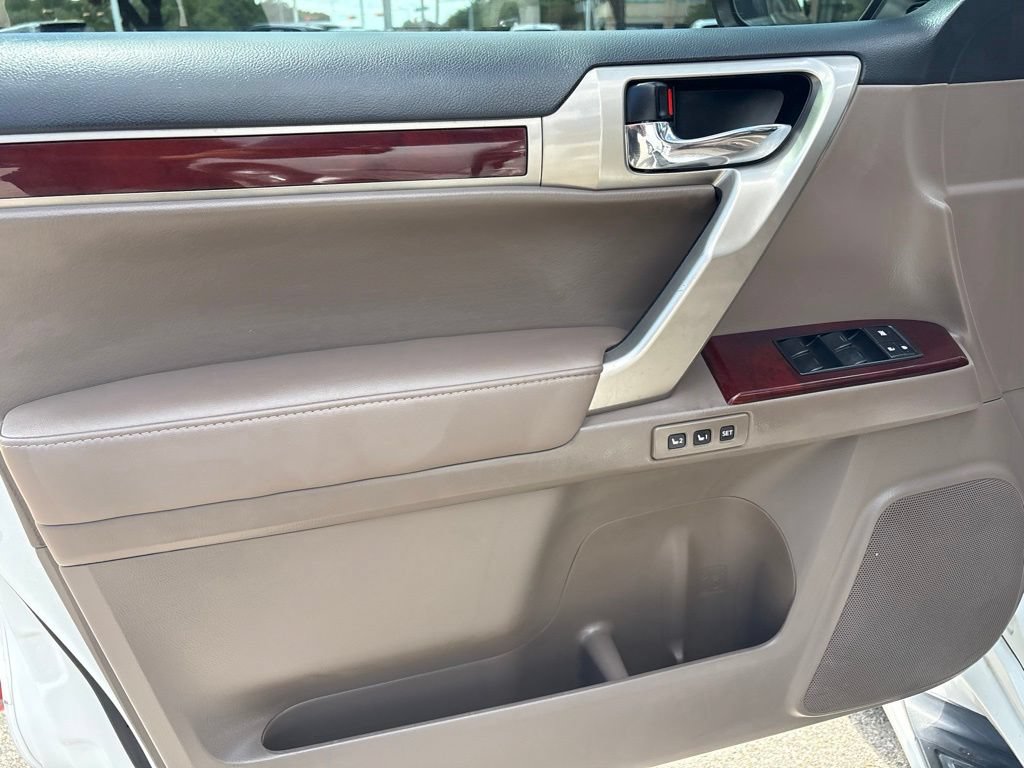 Used 2016 Lexus GX 460 w/ Premium Package AWD/4WD image 12