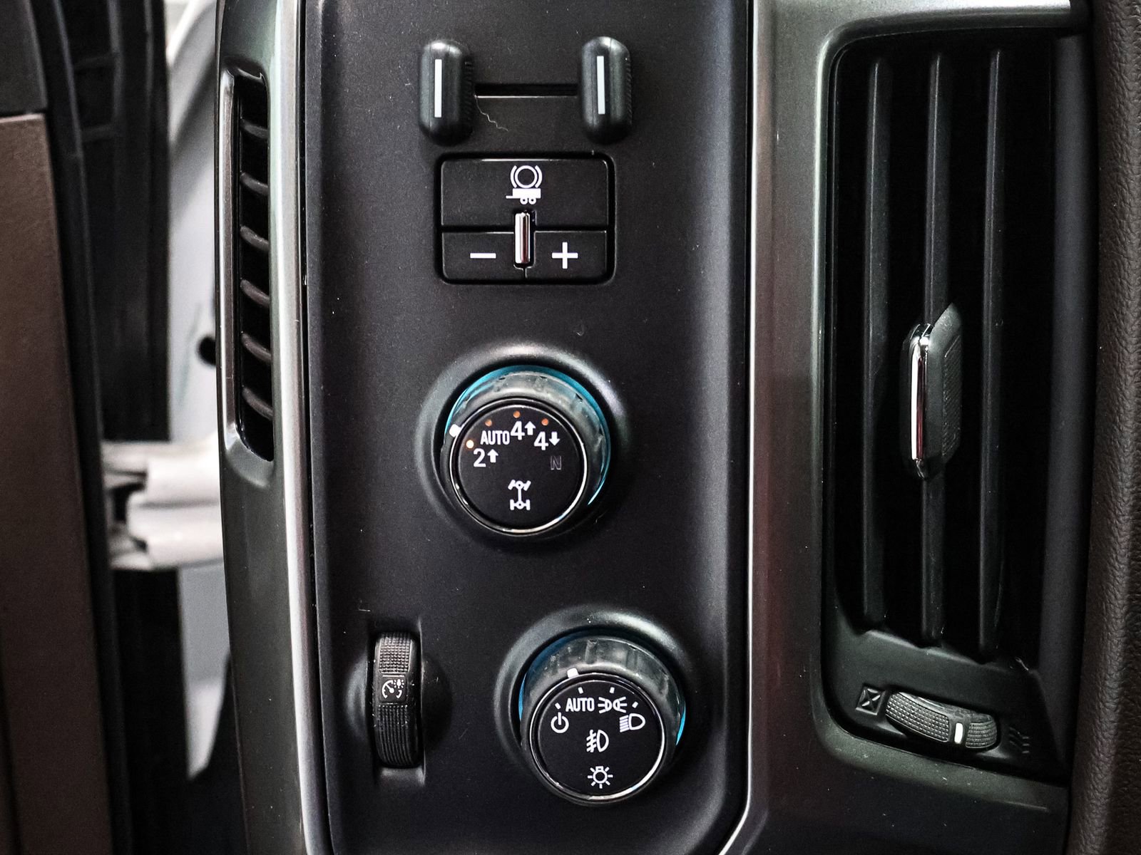 Used 2018 Chevrolet Silverado 1500 LTZ w/ LTZ Plus Package image 34