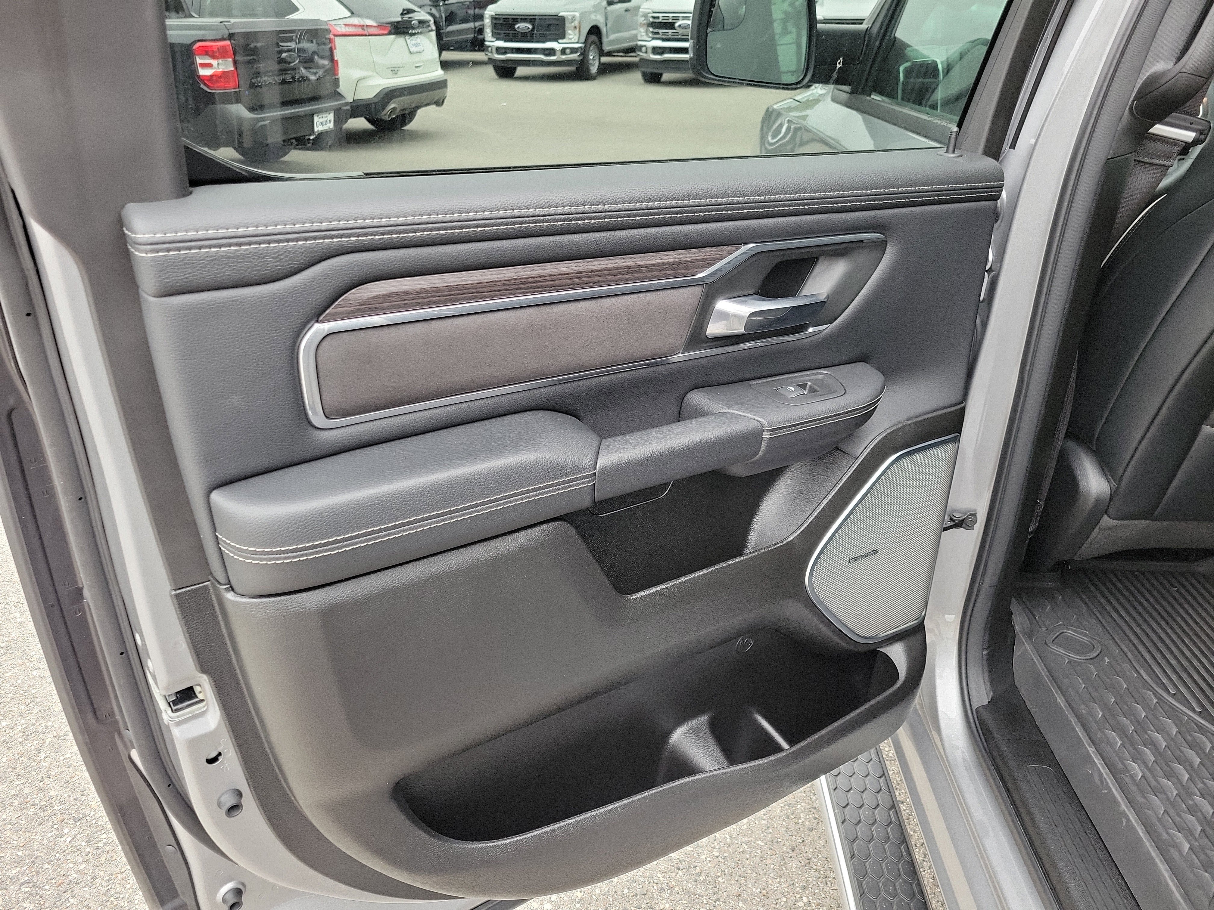 Used 2025 RAM 1500 Laramie image 25