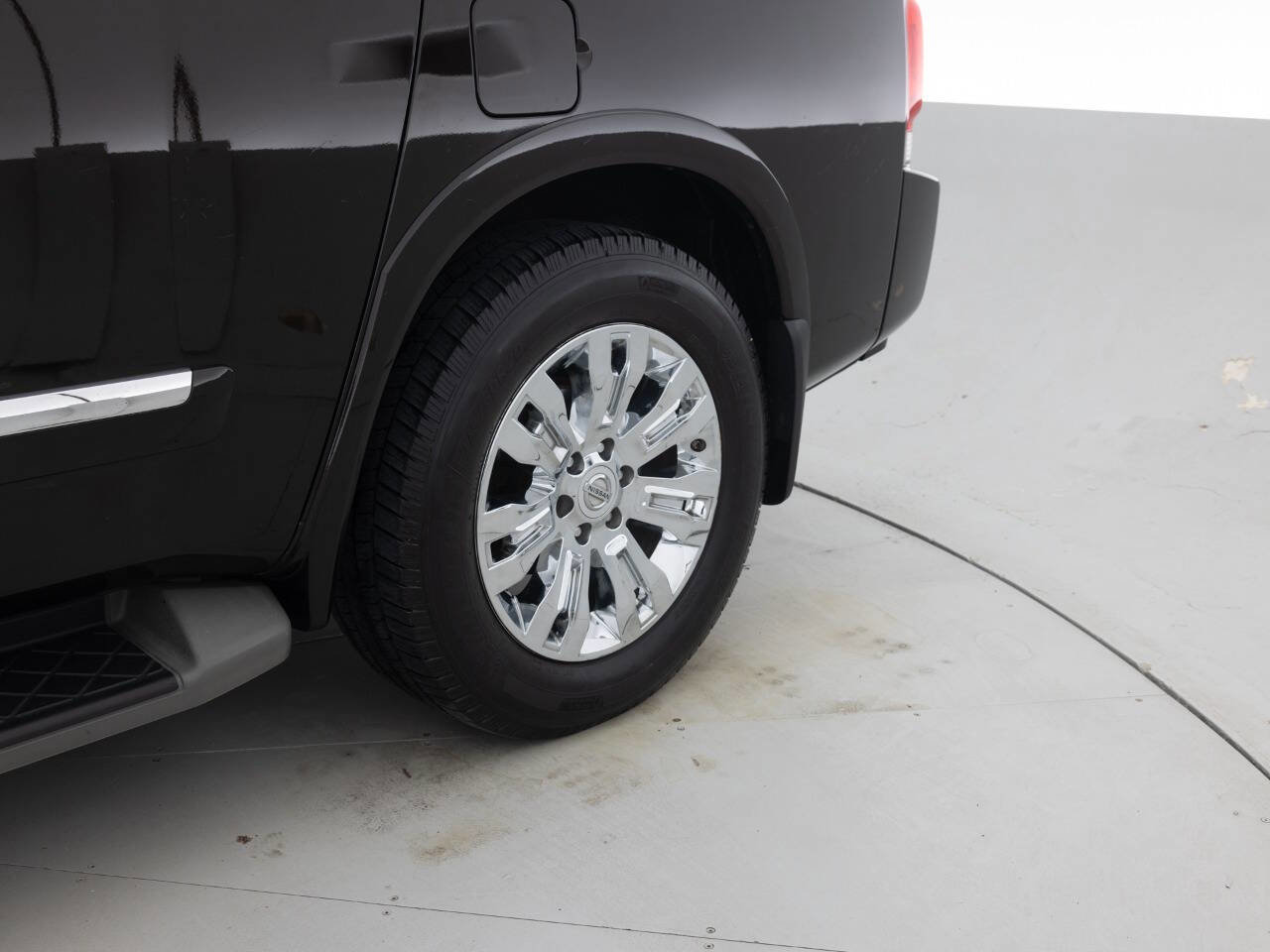 Used 2015 Nissan Armada Platinum image 22