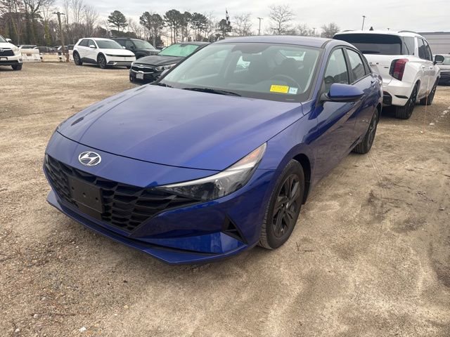 Used 2022 Hyundai Elantra SEL w/ Convenience Package image 3