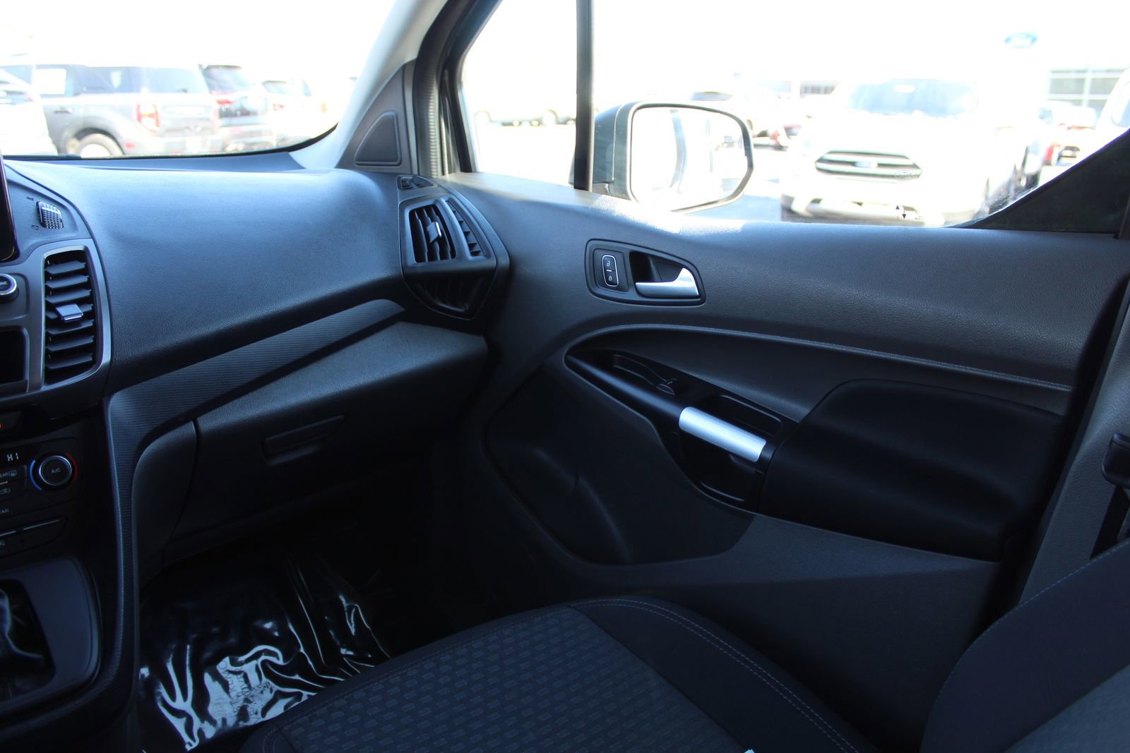 Used 2023 Ford Transit Connect XLT image 11