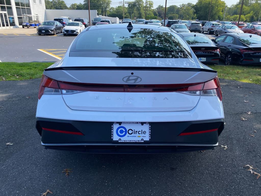 Used 2025 Hyundai Elantra Sport image 5