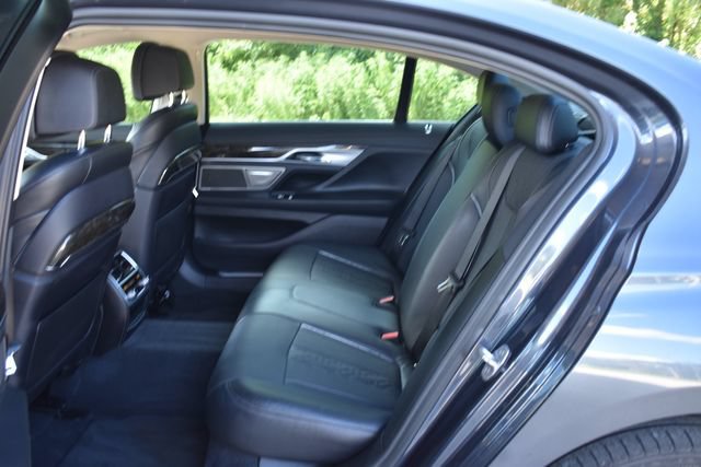 Used 2018 BMW 750i RWD image 18