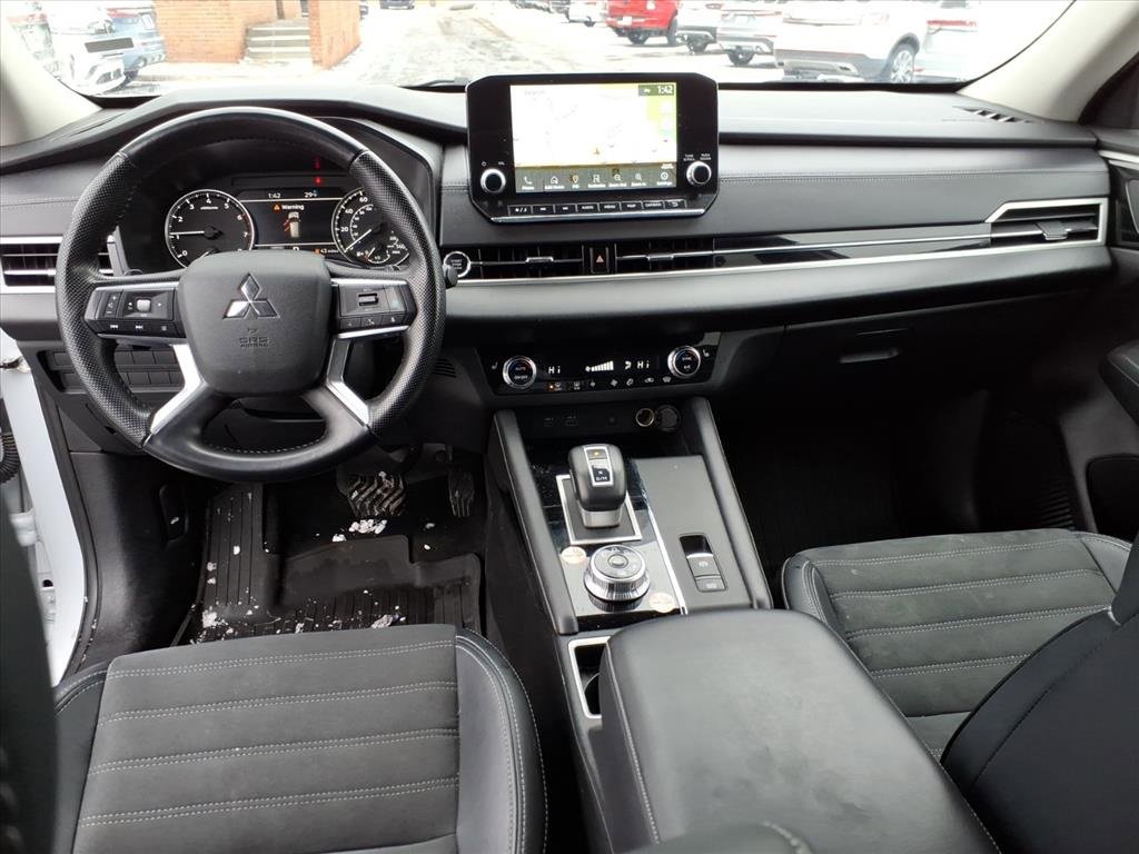 Used 2024 Mitsubishi Outlander SE image 12