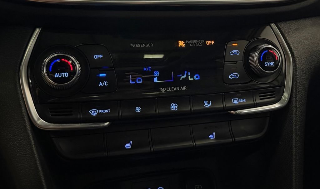 Used 2019 Hyundai Santa Fe Limited AWD/4WD image 18