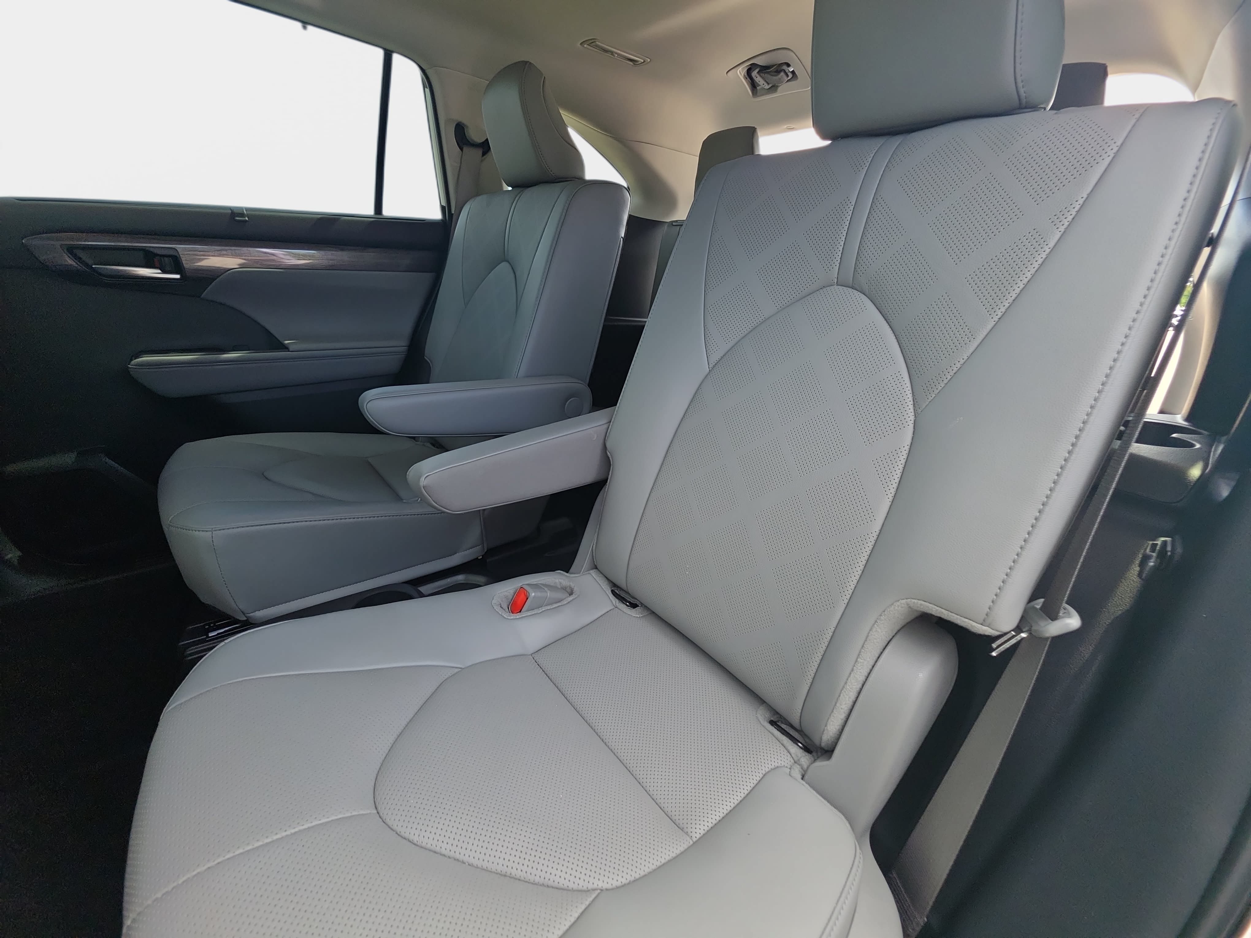 Used 2025 Toyota Highlander Platinum AWD/4WD image 16