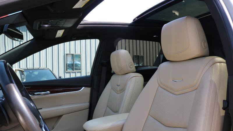 Used 2017 Cadillac XT5 Luxury w/ Driver Awareness Package FWD image 8