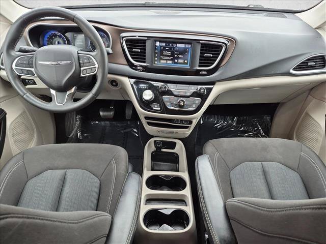 Used 2022 Chrysler Voyager LX FWD image 16
