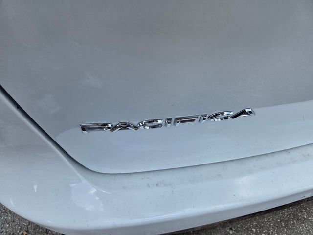 Certified 2023 Chrysler Pacifica Touring-L FWD image 6