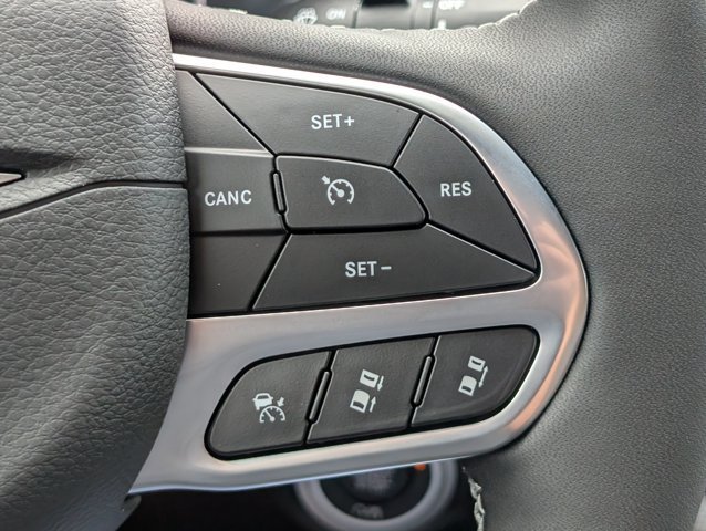 New 2027 Chrysler Pacifica Select FWD image 24