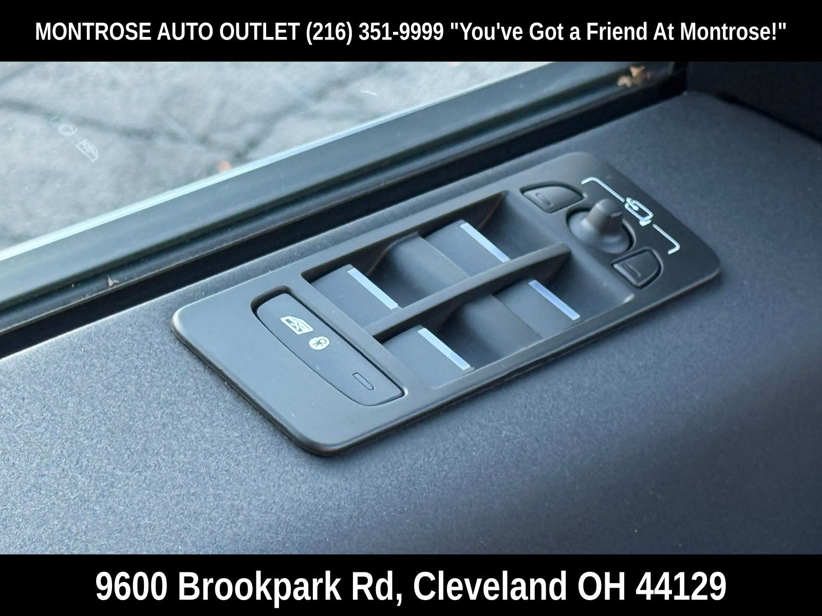 New 2025 Land Rover Discovery Sport S image 32