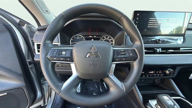 New 2026 Mitsubishi Outlander ES image 14