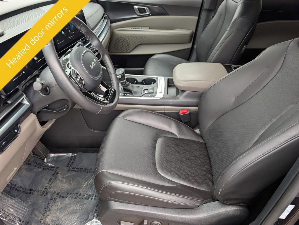 Used 2025 Kia Carnival FWD image 15