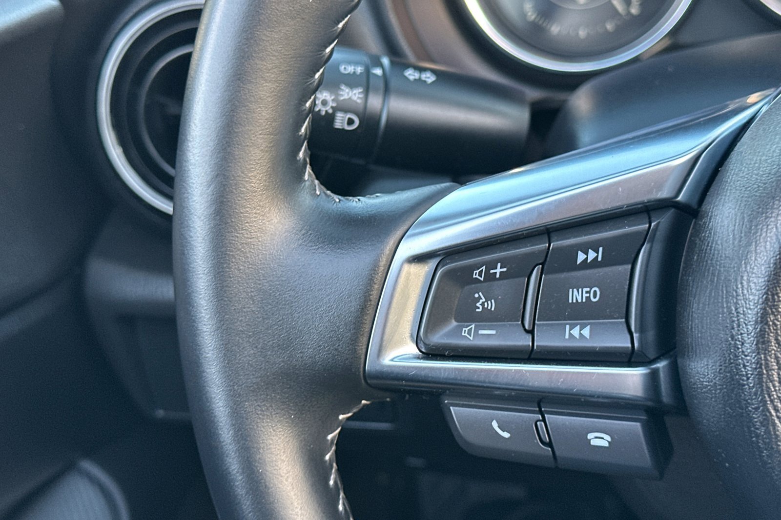 Used 2022 MAZDA MX-5 Miata Sport image 36