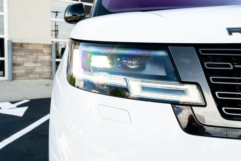 Used 2022 Land Rover Range Rover SE AWD/4WD image 4