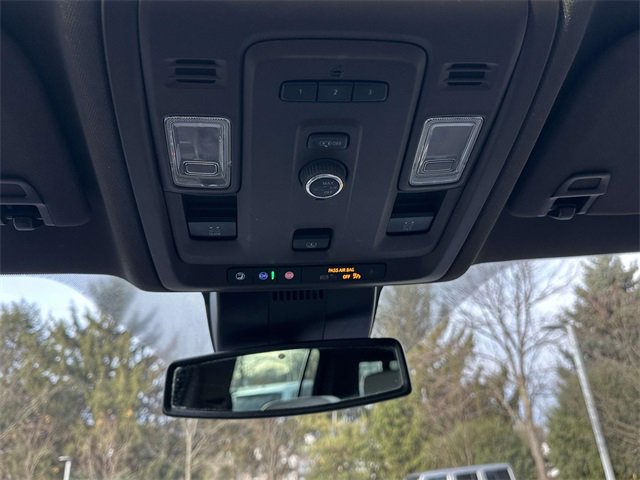 Used 2023 GMC Yukon XL SLT image 38