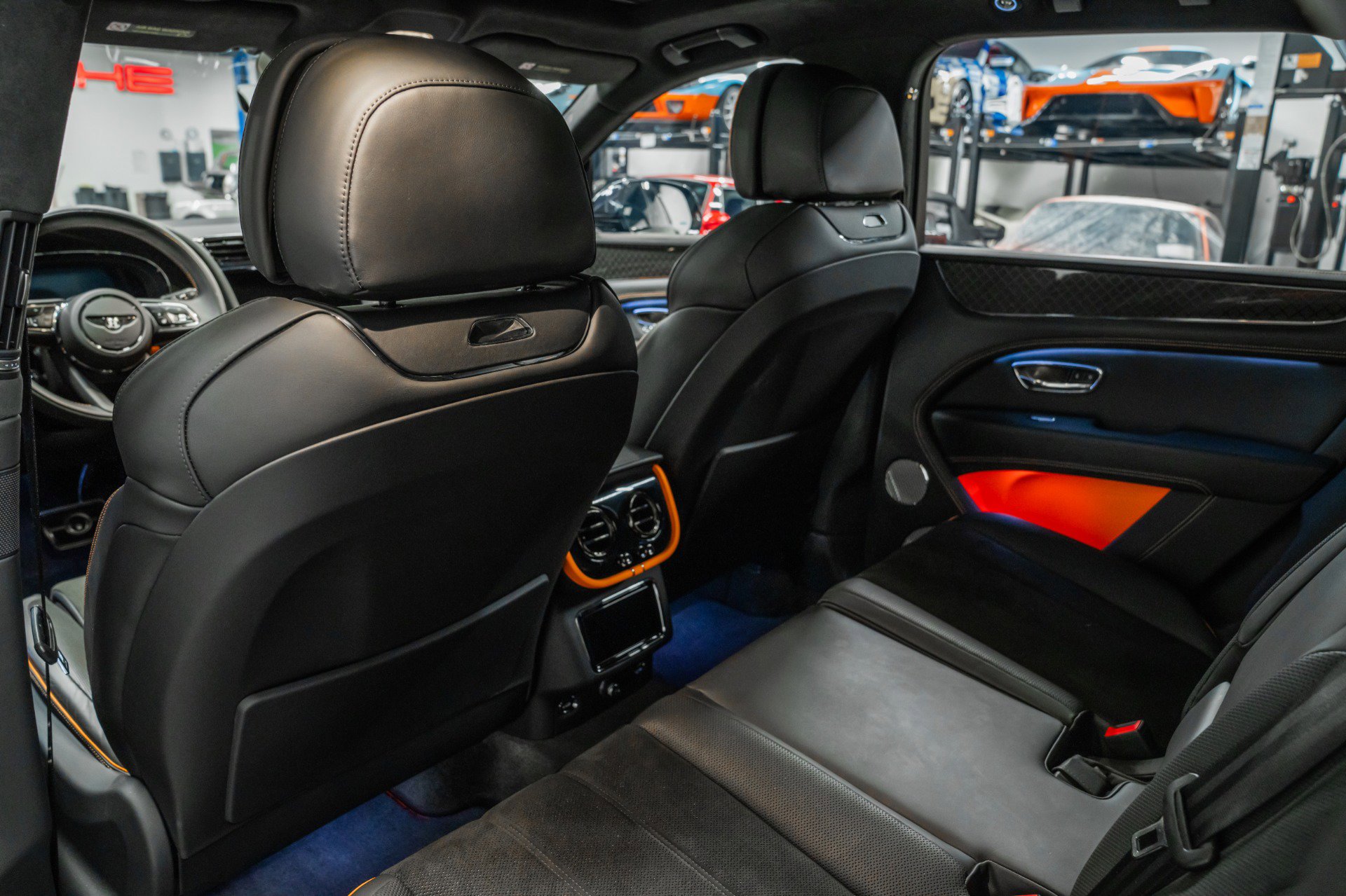 Used 2025 Bentley Bentayga image 27