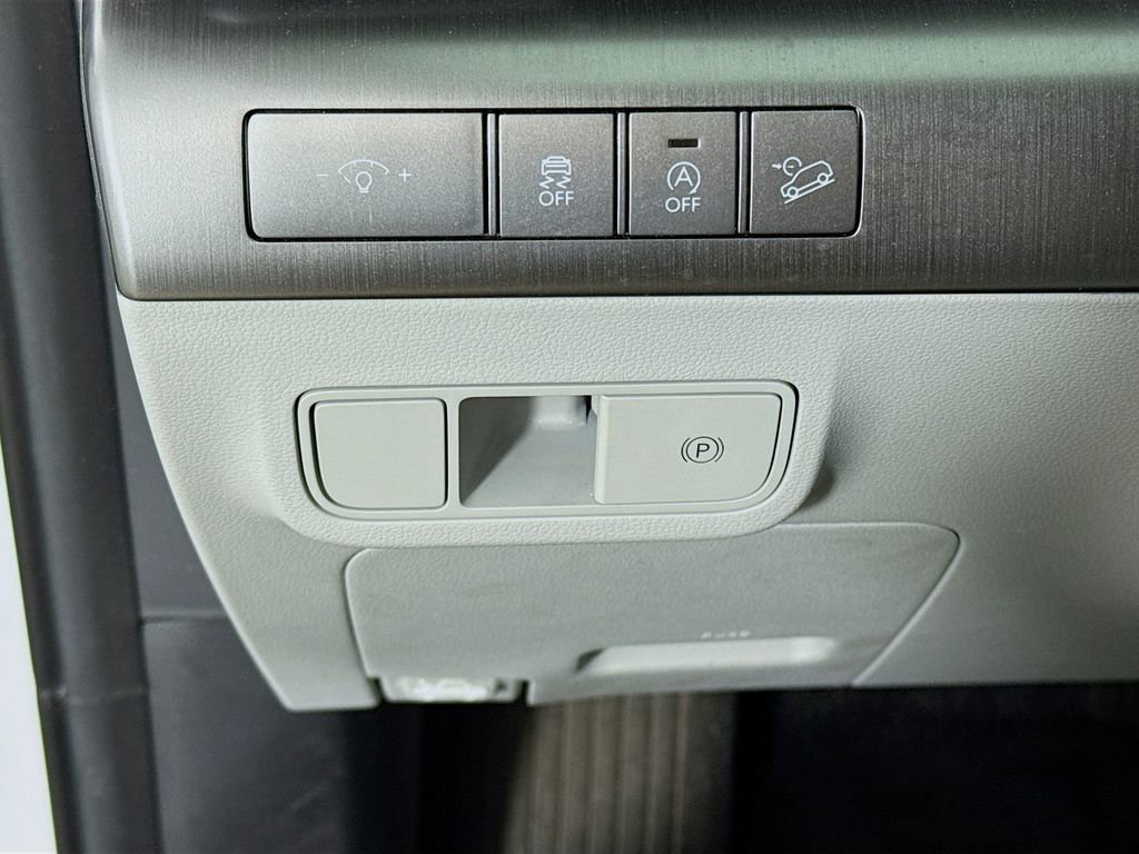 Certified 2025 Hyundai Kona SE image 10