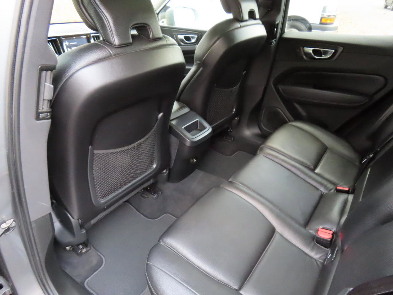 Used 2019 Volvo XC60 T6 Momentum w/ Premium Package AWD/4WD image 8