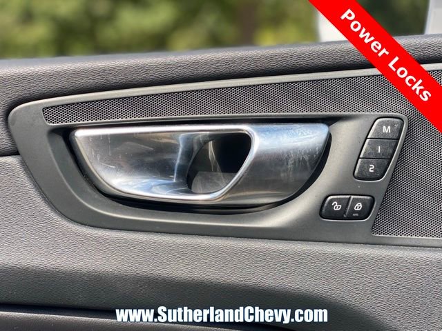 Used 2023 Volvo XC60 T8 Plus image 15