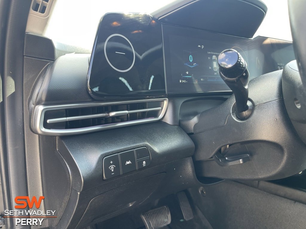 Used 2023 Hyundai Elantra Limited image 13