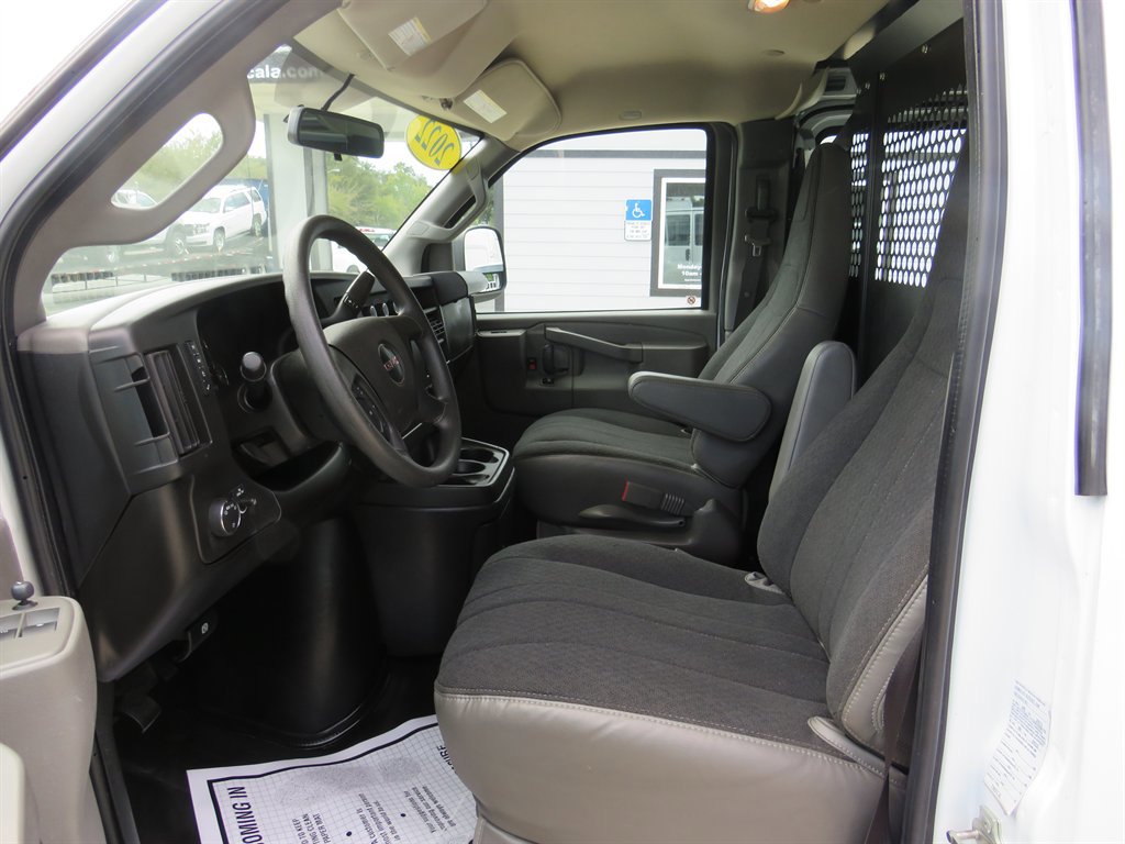 Used 2022 GMC Savana 2500 w/ Driver Convenience Package image 4