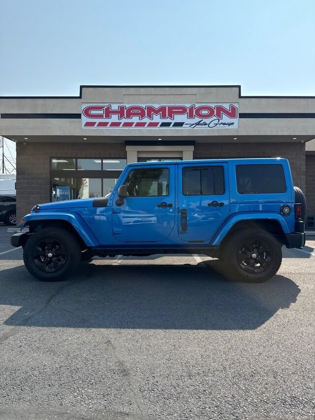 Used 2015 Jeep Wrangler Unlimited Sahara w/ Dual Top Group AWD/4WD image 19