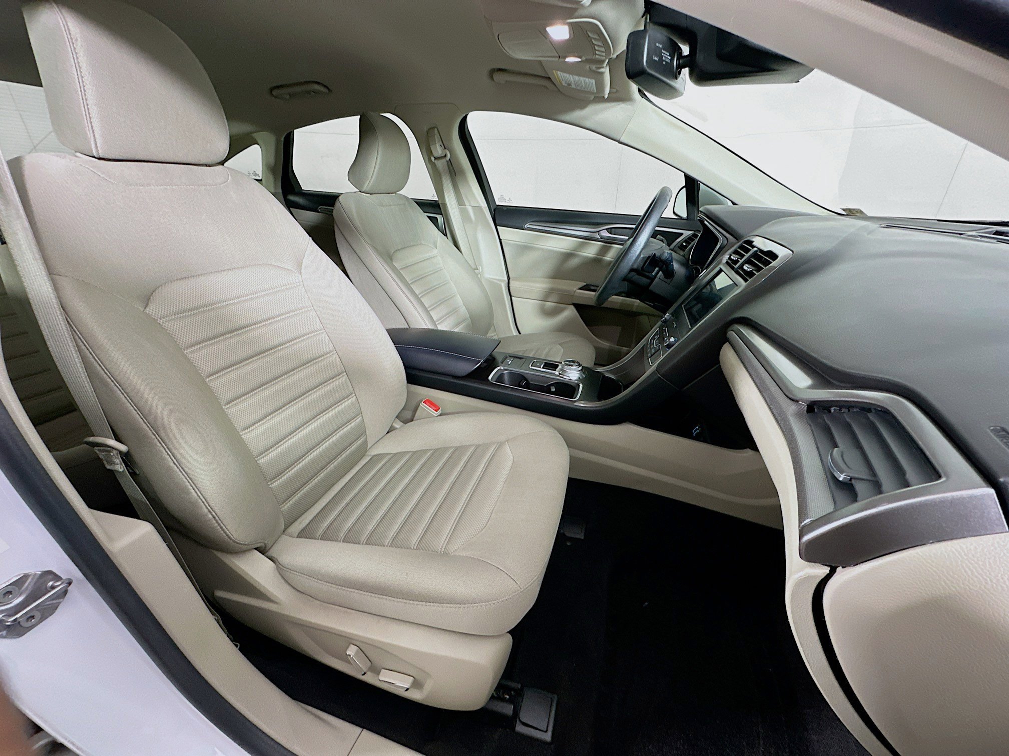 Used 2019 Ford Fusion SE image 30