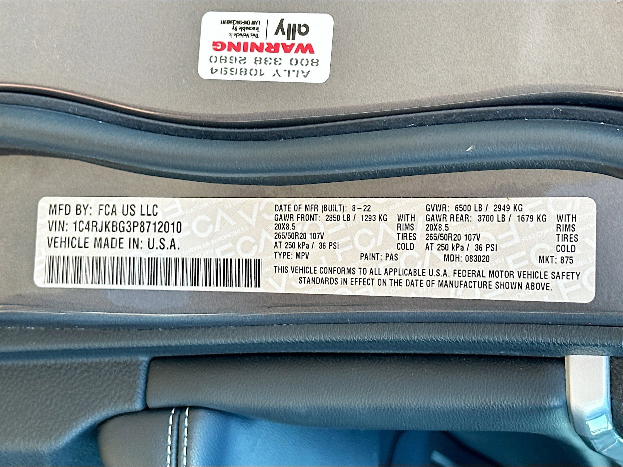 Used 2023 Jeep Grand Cherokee L Limited w/ Black Appearance Package image 12