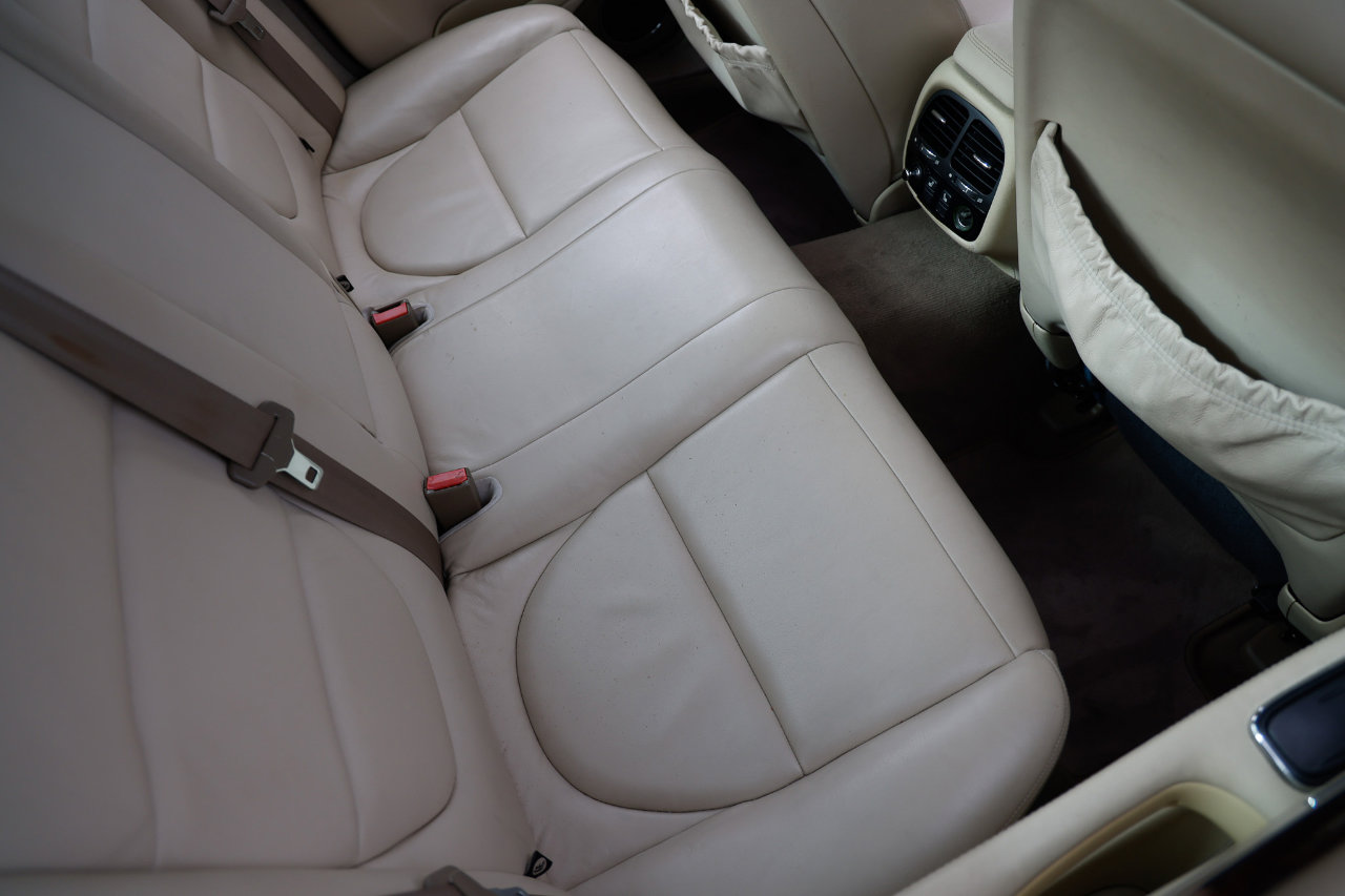 Used 2004 Jaguar XJ8 image 12