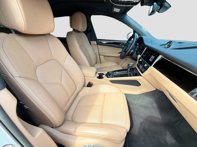 Used 2023 Porsche Macan Turbo image 15