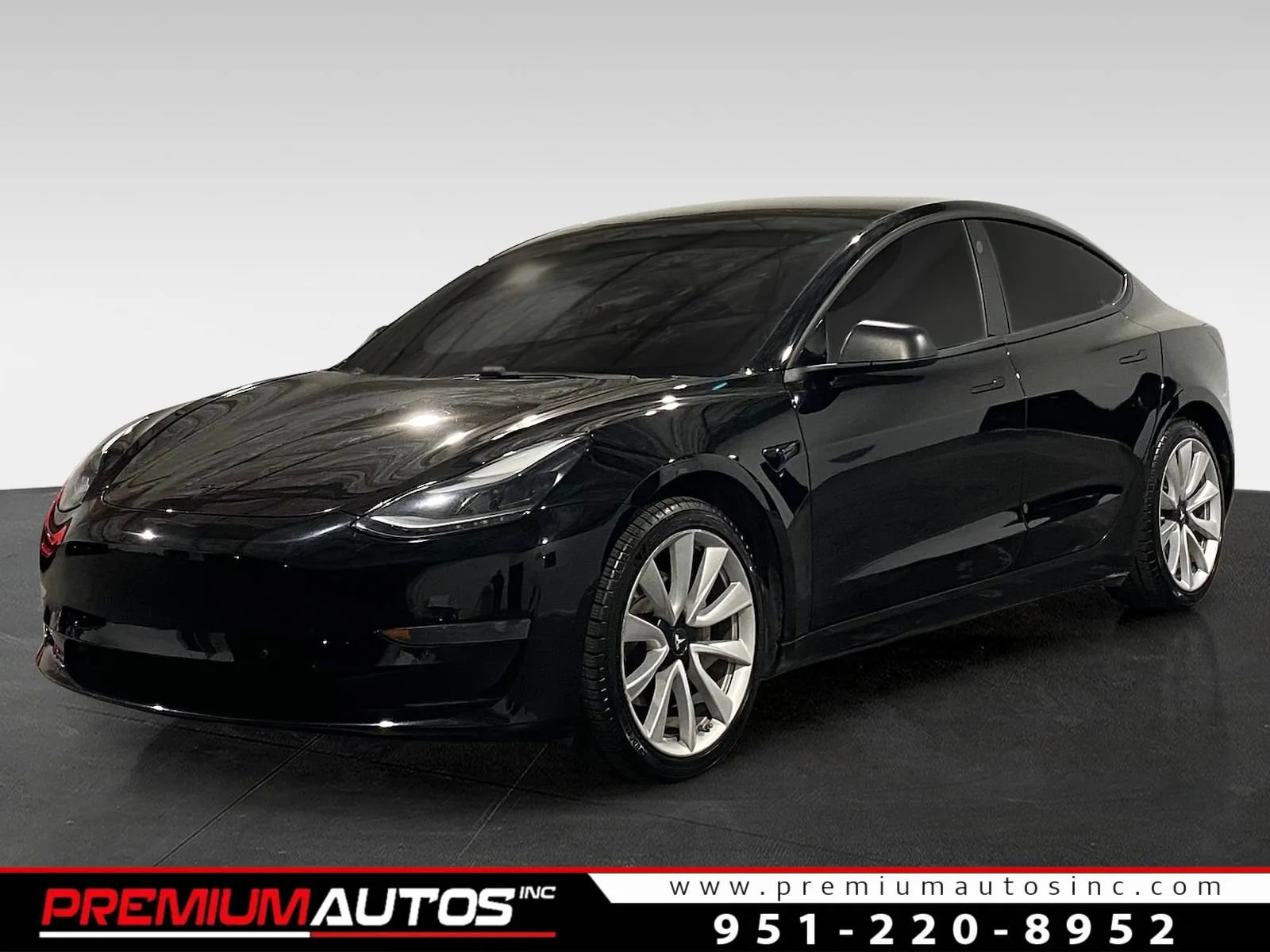 Used 2019 Tesla Model 3 Standard Range Plus image 1