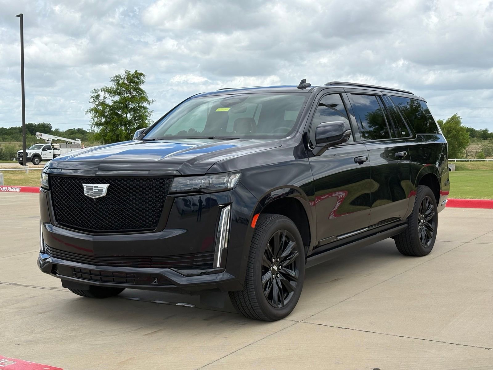 Certified 2023 Cadillac Escalade ESV Sport w/ Touring Package AWD/4WD image 3