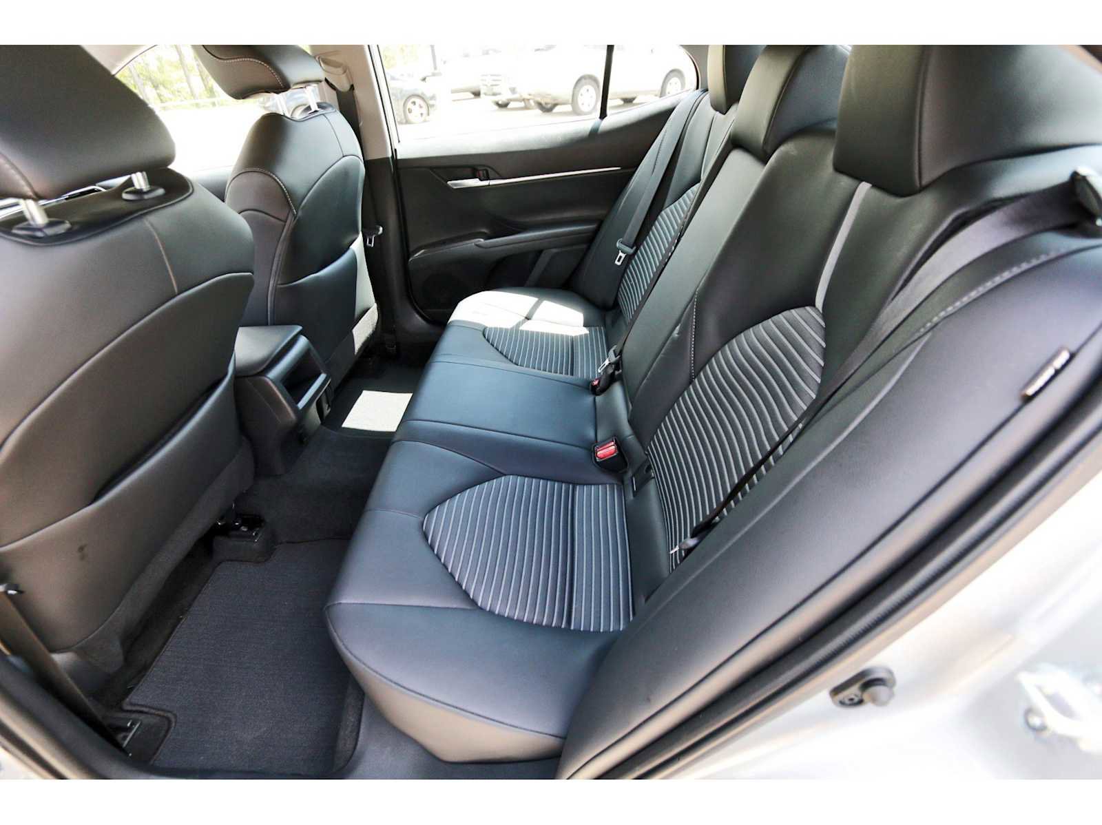 Used 2023 Toyota Camry SE image 12