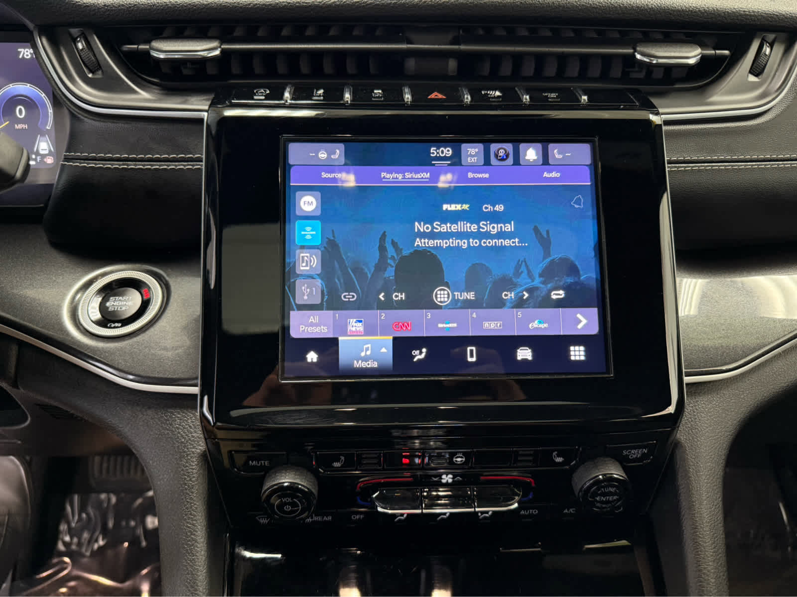 Used 2023 Jeep Grand Cherokee Altitude AWD/4WD image 20