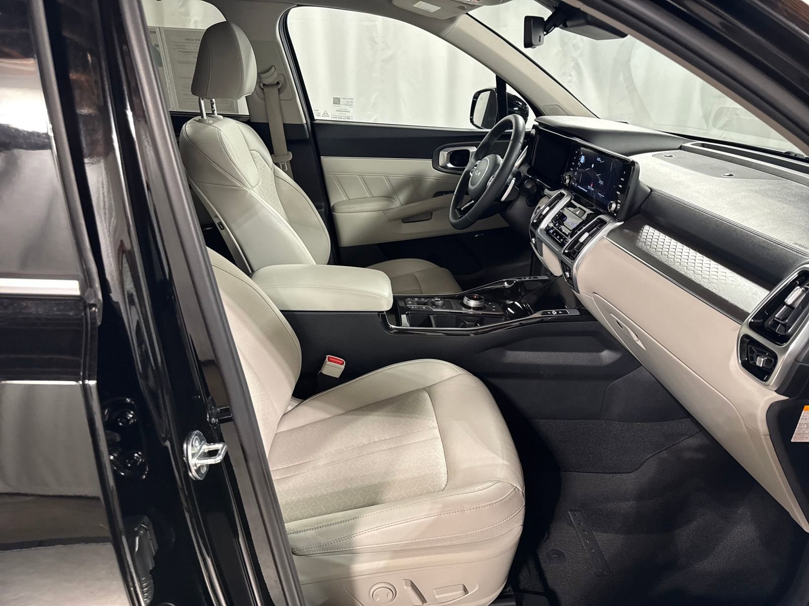Certified 2023 Kia Sorento SX Prestige AWD/4WD image 29
