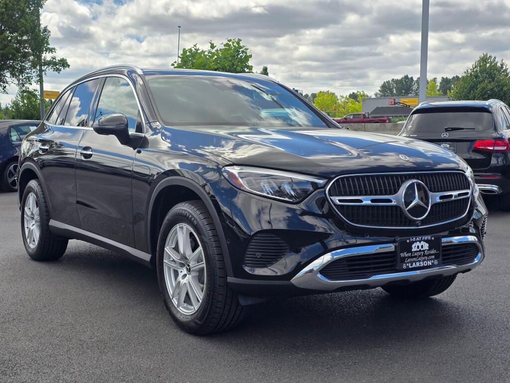 Used 2024 Mercedes-Benz GLC 300 4MATIC w/ Driver Assistance Package image 8