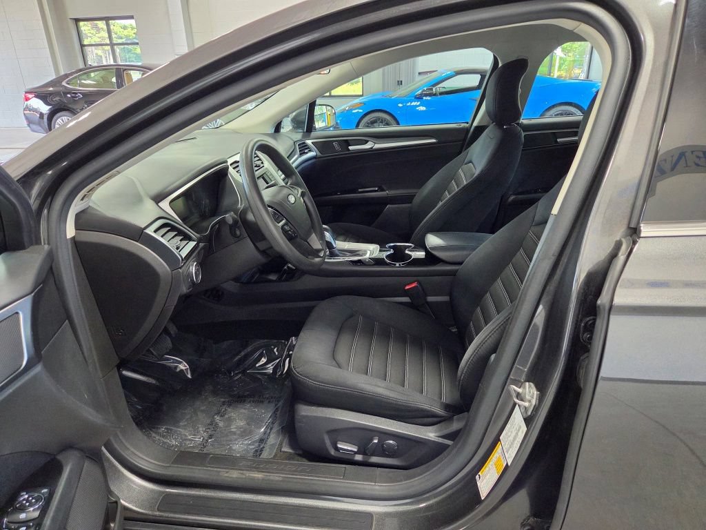 Used 2015 Ford Fusion SE FWD image 22
