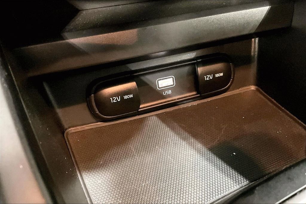 Used 2025 Kia Soul LX FWD image 30