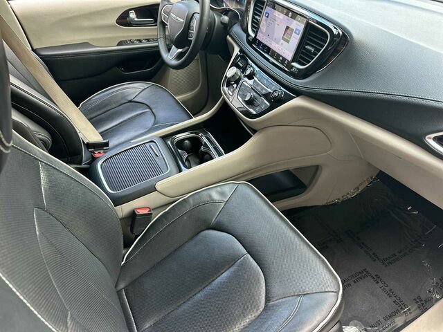 Used 2023 Chrysler Pacifica Limited FWD image 19