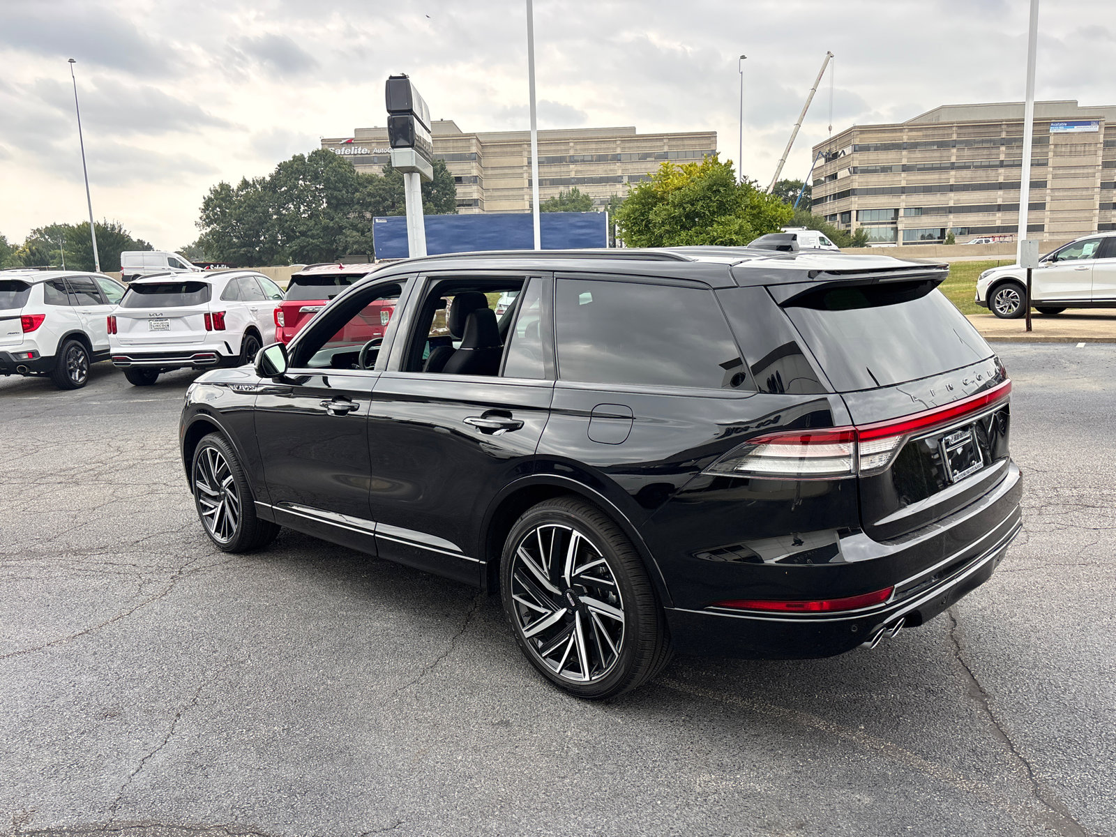New 2025 Lincoln Aviator Black Label w/ Jet Appearance Package image 5