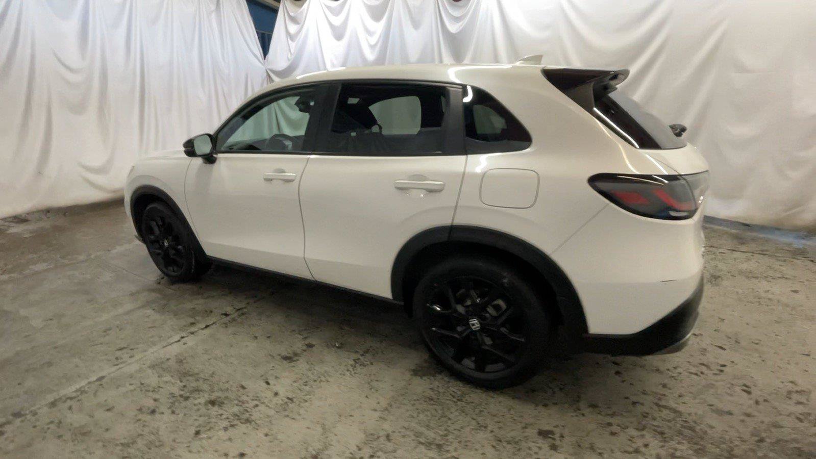 Certified 2025 Honda HR-V Sport image 11