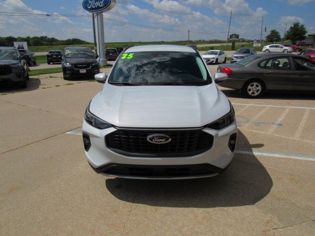 Used 2025 Ford Escape Platinum AWD/4WD image 2