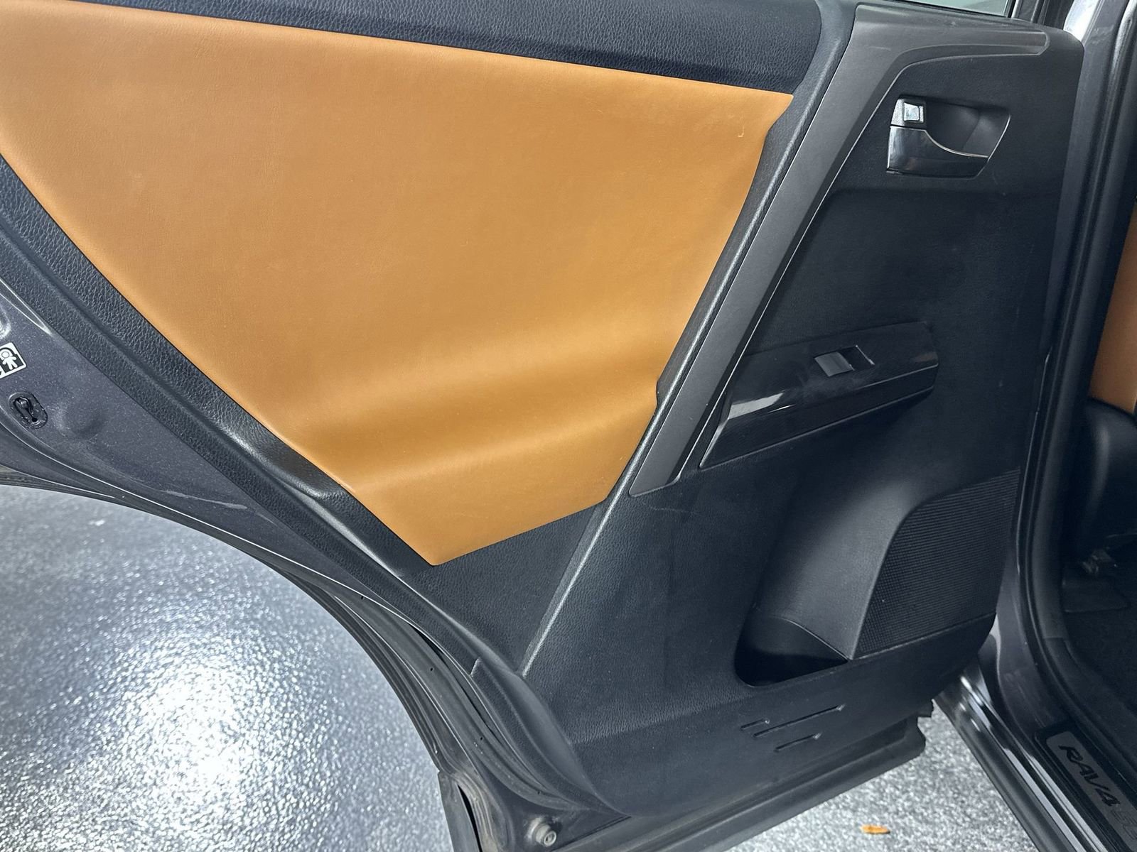 Used 2017 Toyota RAV4 SE image 34