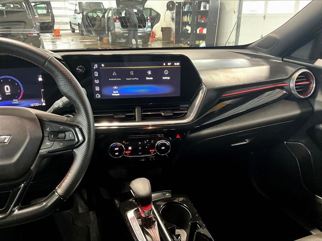 Used 2024 Chevrolet Trax RS w/ Driver Confidence Package FWD image 18